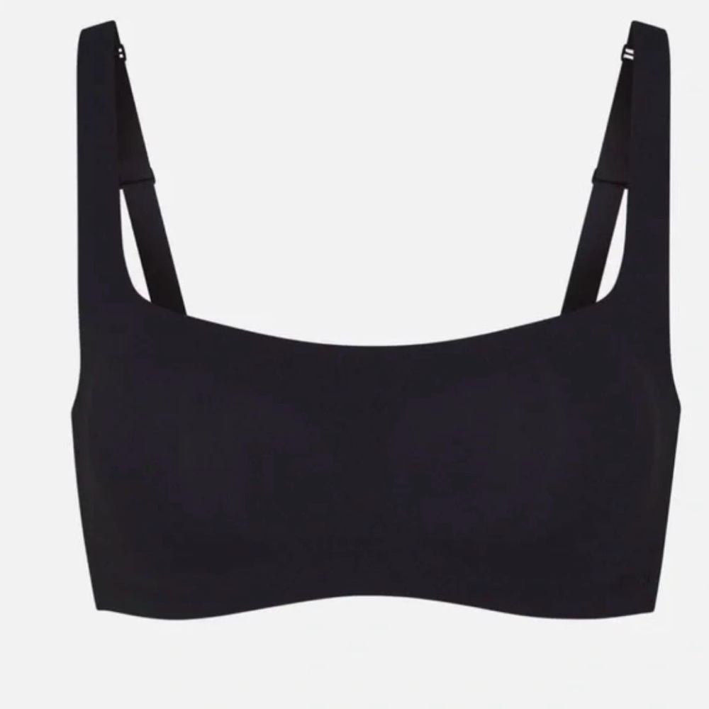SKIMS *NWT NAKED SCOOP BRA | COLOR: ONYX - Picture 3 of 9